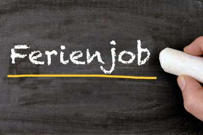 Foto: Text Ferienjob auf Tafel mit Kreide geschrieben
